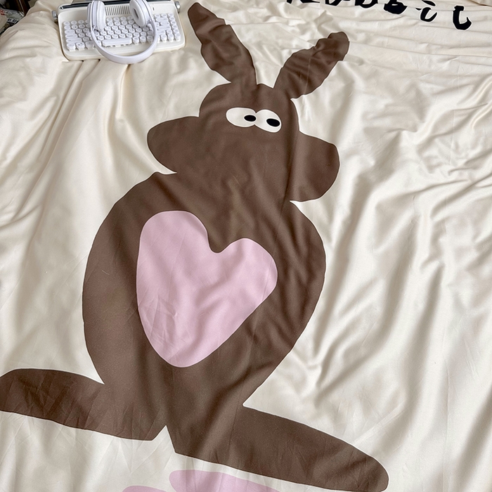 91家纺网 家纺一手货源 找家纺 柚可家居 2024定版数码印花卡通40全棉四件套 布朗兔