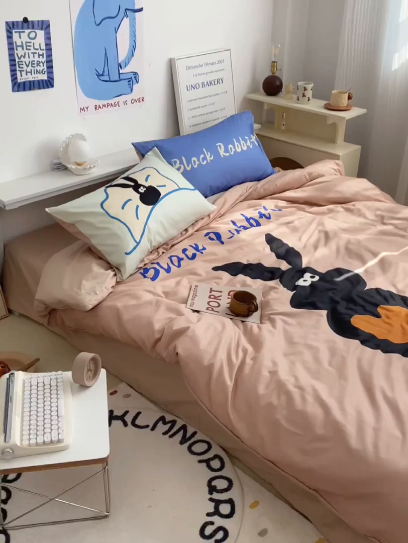 91家纺网 家纺一手货源 找家纺 柚可家居 2024定版数码印花卡通40全棉四件套 布莱克兔