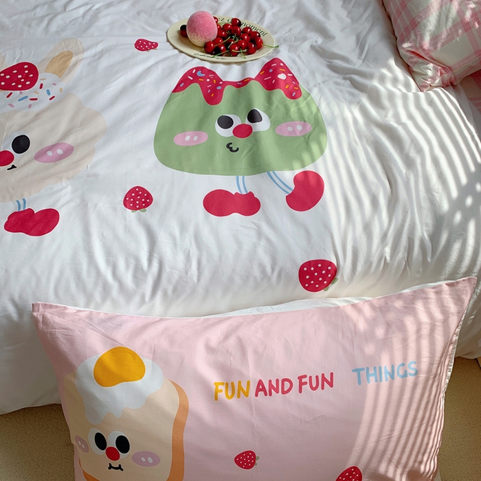 91家纺网 家纺一手货源 找家纺 柚可家居 2024定版数码印花卡通40全棉四件套 草莓芝士