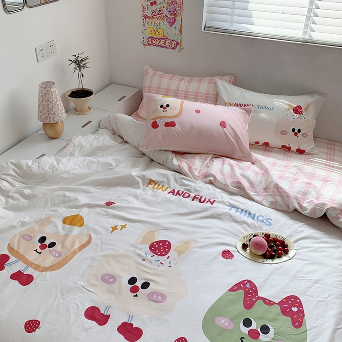 91家纺网 家纺一手货源 找家纺 柚可家居 2024定版数码印花卡通40全棉四件套 草莓芝士