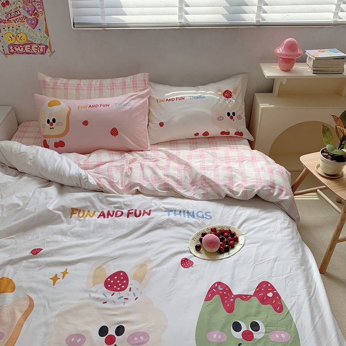 91家纺网 家纺一手货源 找家纺 柚可家居 2024定版数码印花卡通40全棉四件套 草莓芝士