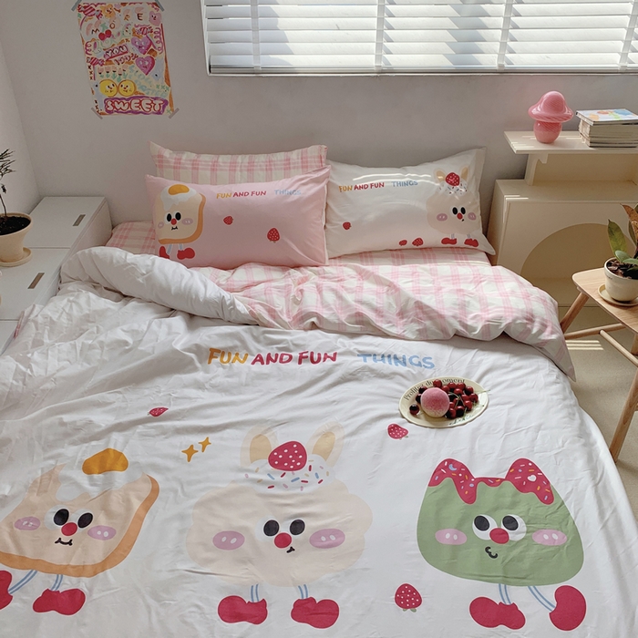 91家纺网 家纺一手货源 找家纺 柚可家居 2024定版数码印花卡通40全棉四件套 草莓芝士