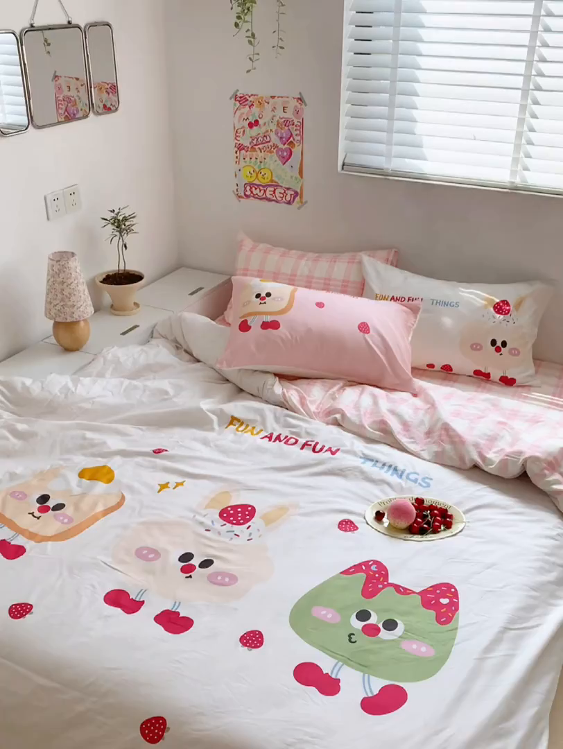 91家纺网 家纺一手货源 找家纺 柚可家居 2024定版数码印花卡通40全棉四件套 草莓芝士
