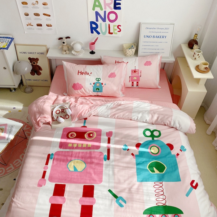 91家纺网 家纺一手货源 找家纺 柚可家居 2024定版数码印花卡通40全棉四件套 机器人粉