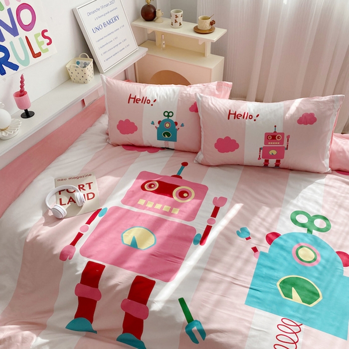 91家纺网 家纺一手货源 找家纺 柚可家居 2024定版数码印花卡通40全棉四件套 机器人粉