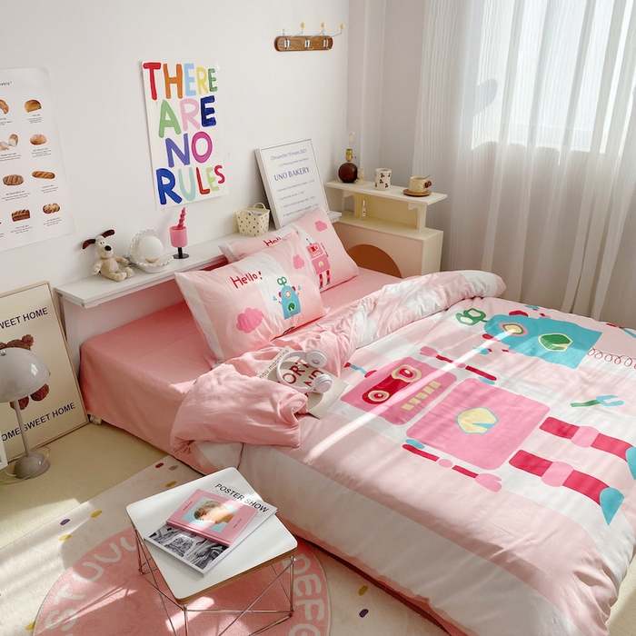 91家纺网 家纺一手货源 找家纺 柚可家居 2024定版数码印花卡通40全棉四件套 机器人粉