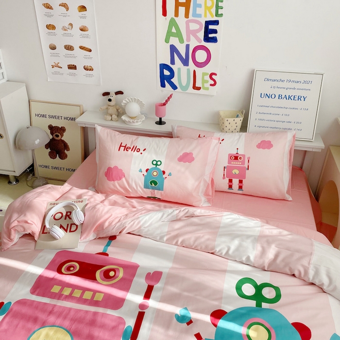 91家纺网 家纺一手货源 找家纺 柚可家居 2024定版数码印花卡通40全棉四件套 机器人粉