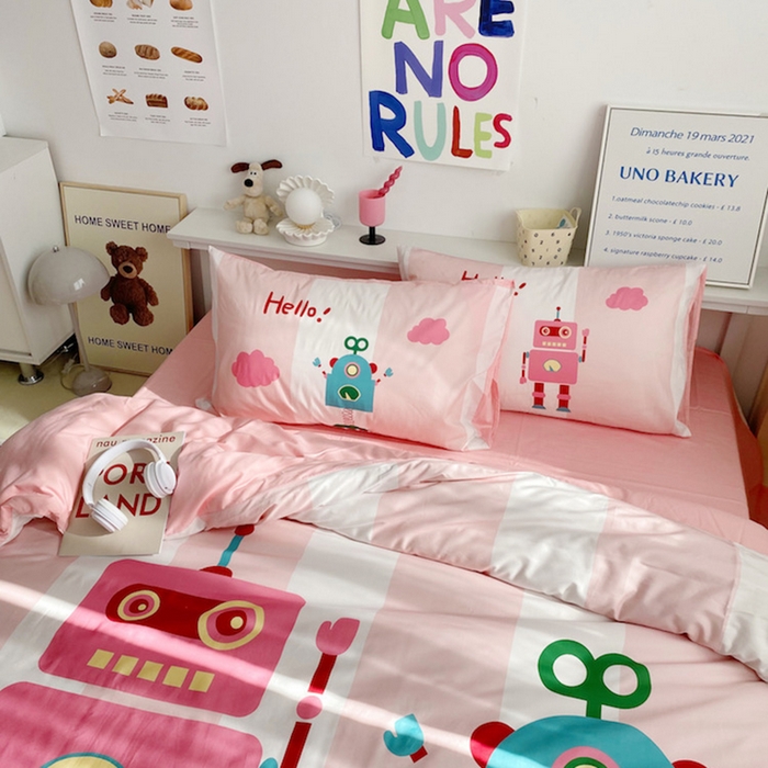 91家纺网 家纺一手货源 找家纺 柚可家居 2024定版数码印花卡通40全棉四件套 机器人粉