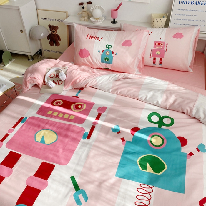 91家纺网 家纺一手货源 找家纺 柚可家居 2024定版数码印花卡通40全棉四件套 机器人粉