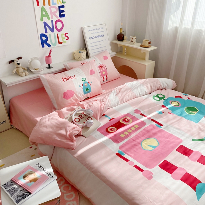 91家纺网 家纺一手货源 找家纺 柚可家居 2024定版数码印花卡通40全棉四件套 机器人粉