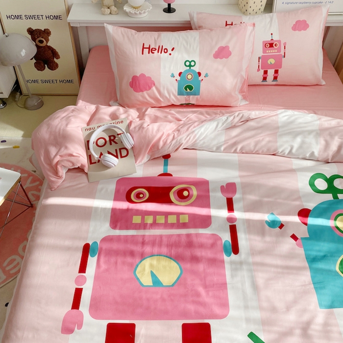 91家纺网 家纺一手货源 找家纺 柚可家居 2024定版数码印花卡通40全棉四件套 机器人粉