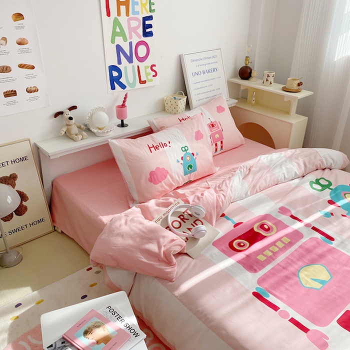 91家纺网 家纺一手货源 找家纺 柚可家居 2024定版数码印花卡通40全棉四件套 机器人粉