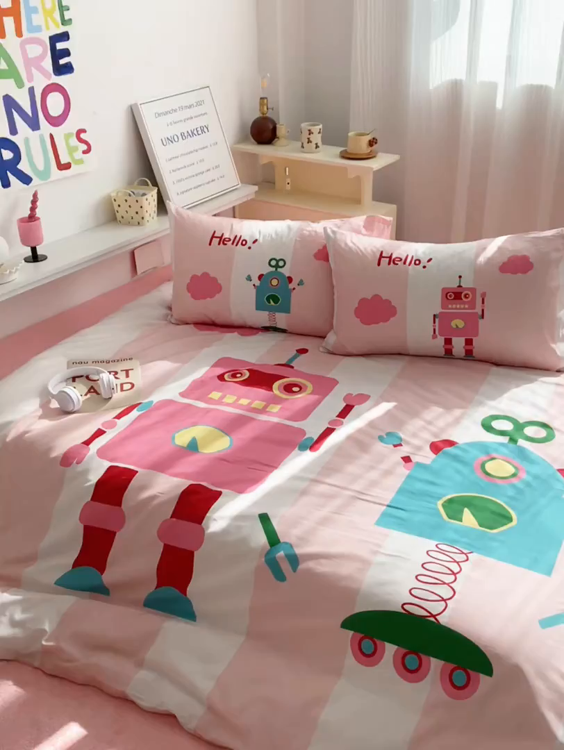 91家纺网 家纺一手货源 找家纺 柚可家居 2024定版数码印花卡通40全棉四件套 机器人粉