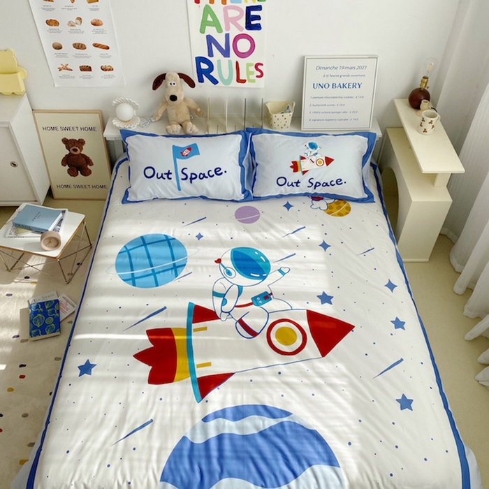 91家纺网 家纺一手货源 找家纺 柚可家居 2024定版数码印花卡通40全棉四件套 宇航员白