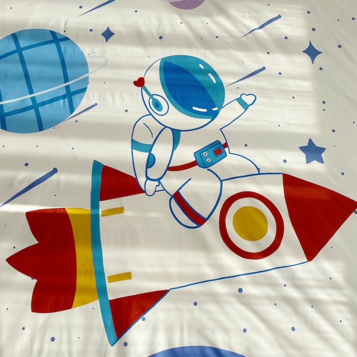 91家纺网 家纺一手货源 找家纺 柚可家居 2024定版数码印花卡通40全棉四件套 宇航员白