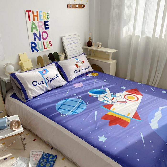 91家纺网 家纺一手货源 找家纺 柚可家居 2024定版数码印花卡通40全棉四件套 宇航员蓝