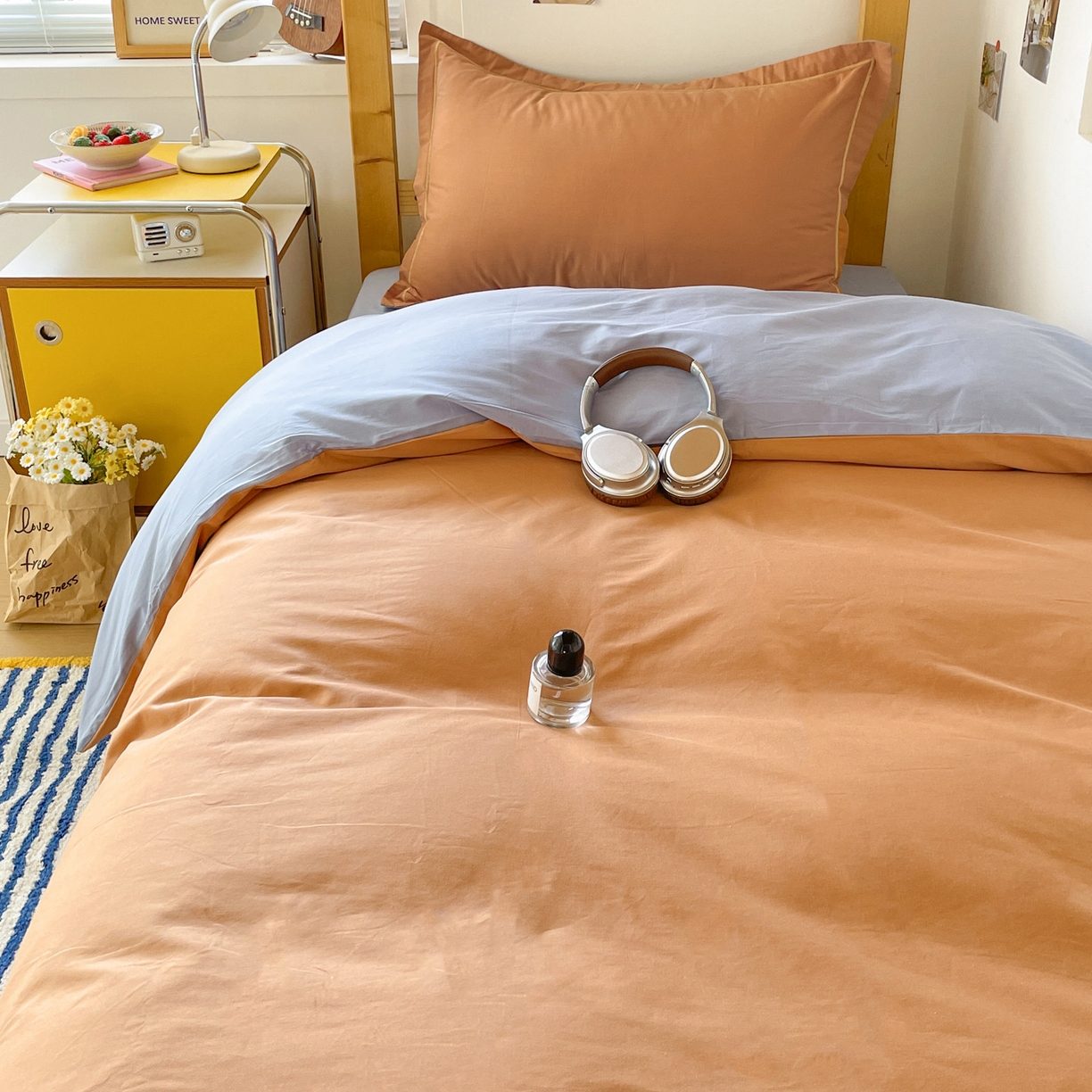 91家纺网 家纺一手货源 找家纺 恩泽家纺 2025新款全棉双拼学生宿舍三件套 红驼+月白兰