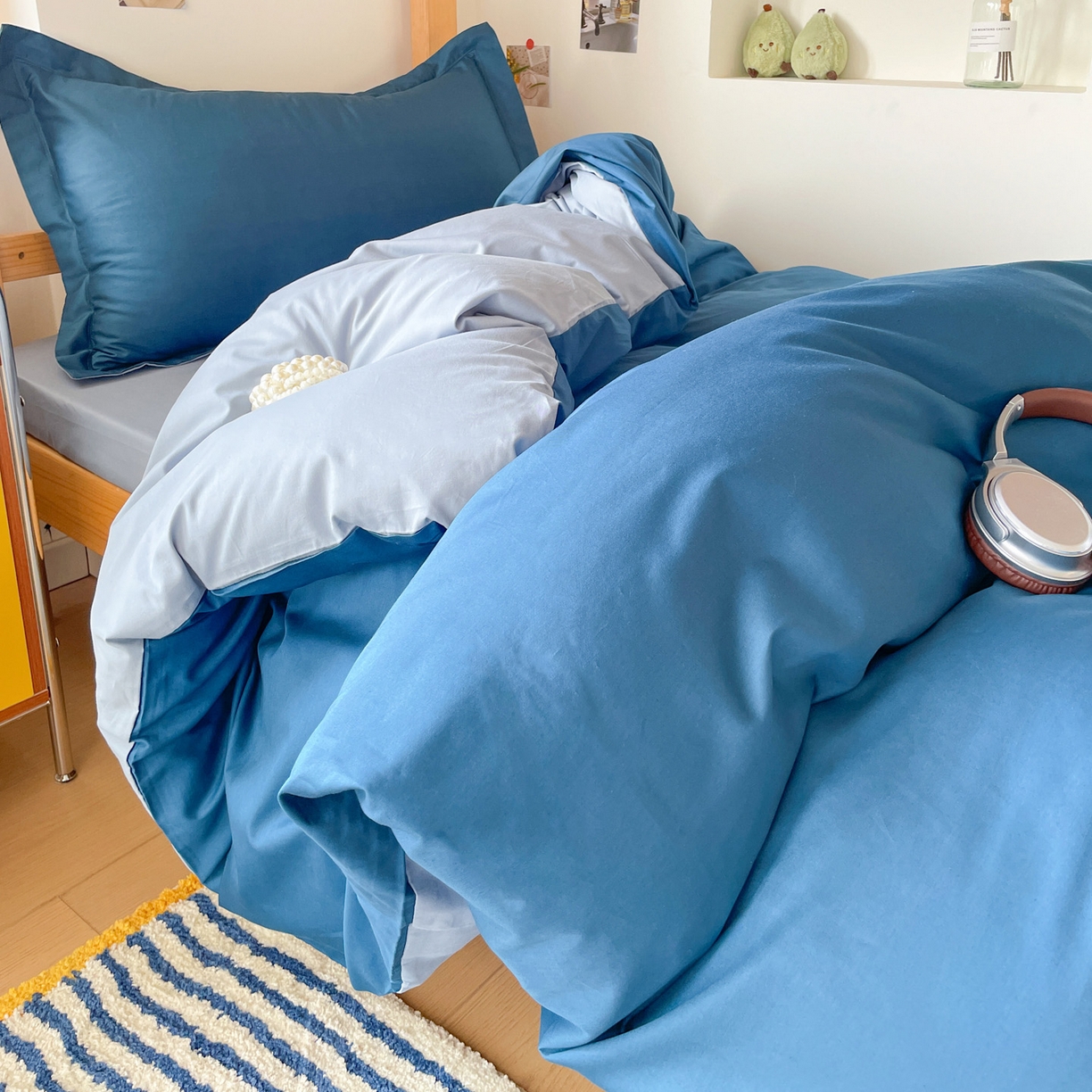 91家纺网 家纺一手货源 找家纺 恩泽家纺 2025新款全棉双拼学生宿舍三件套 宝蓝+月白兰