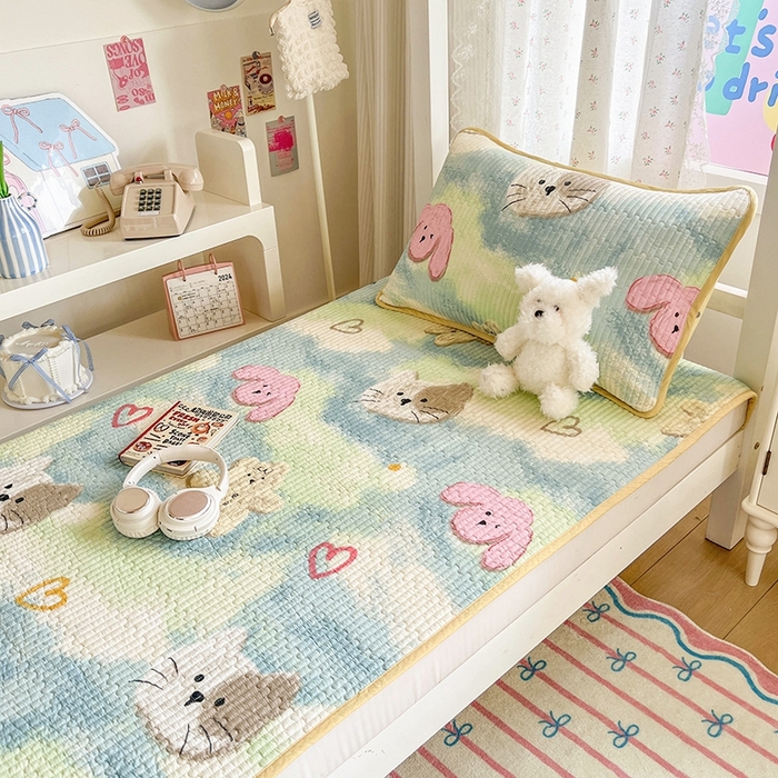 91家纺网 家纺一手货源 找家纺 茉夕家纺 2025新款双面纯棉学生宿舍床盖系列 小猫阿狗