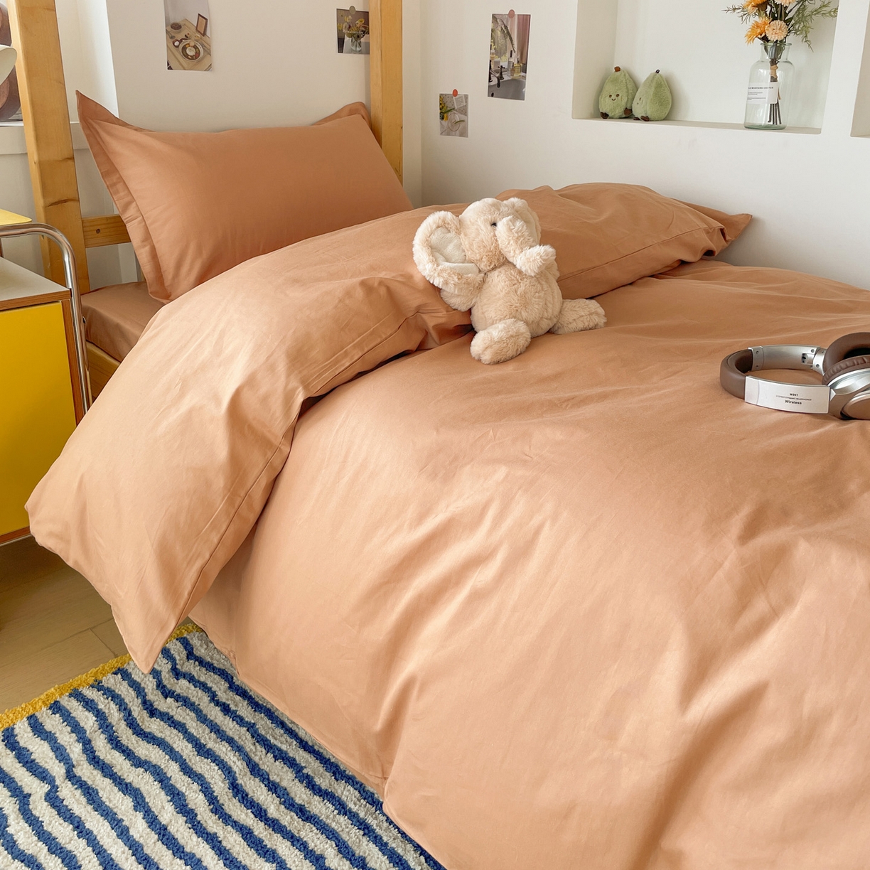 91家纺网 家纺一手货源 找家纺 恩泽家纺 2025新款全棉双拼学生宿舍三件套 红驼色