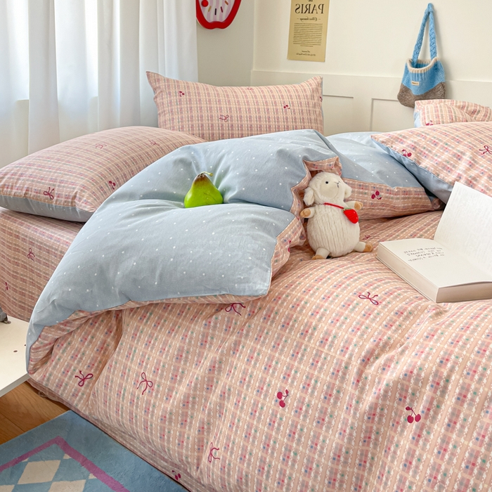 91家纺网 家纺一手货源 找家纺 首尔家纺 2025新款学生季全棉跑量款四件套系列卡通小清新AB版学生三件套 粉糯蝴蝶结