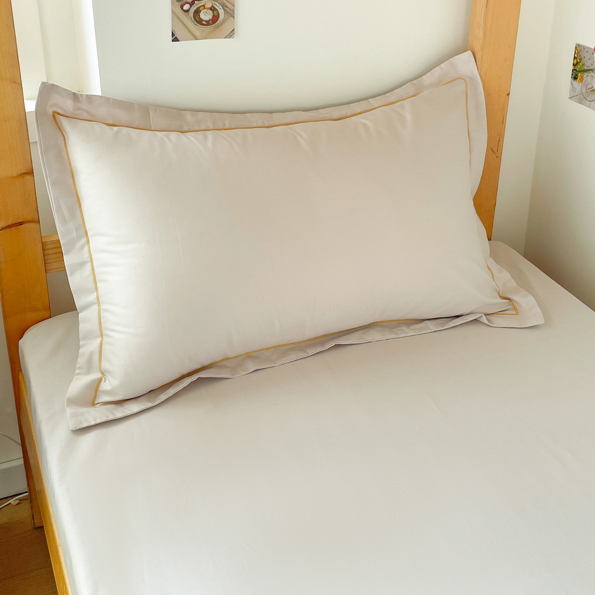 91家纺网 家纺一手货源 找家纺 恩泽家纺 2025新款全棉双拼学生宿舍三件套 米灰色