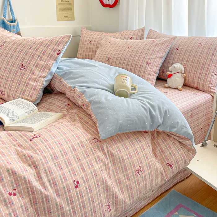 91家纺网 家纺一手货源 找家纺 首尔家纺 2025新款学生季全棉跑量款四件套系列卡通小清新AB版学生三件套 粉糯蝴蝶结