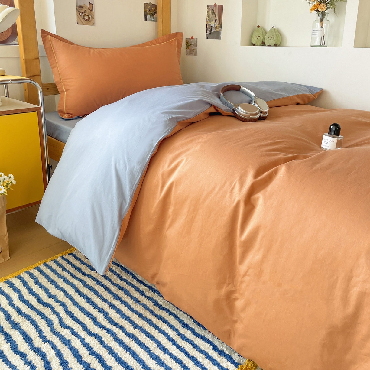 91家纺网 家纺一手货源 找家纺 恩泽家纺 2025新款全棉双拼学生宿舍三件套 红驼+月白兰