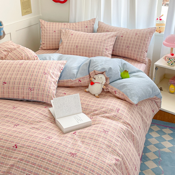 91家纺网 家纺一手货源 找家纺 首尔家纺 2025新款学生季全棉跑量款四件套系列卡通小清新AB版学生三件套 粉糯蝴蝶结