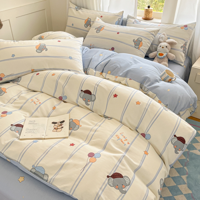 91家纺网 家纺一手货源 找家纺 首尔家纺 2025新款学生季全棉跑量款四件套系列卡通小清新AB版学生三件套 蓝帽小象