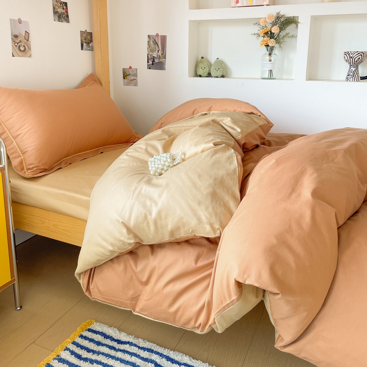 91家纺网 家纺一手货源 找家纺 恩泽家纺 2025新款全棉双拼学生宿舍三件套 红驼+卡其