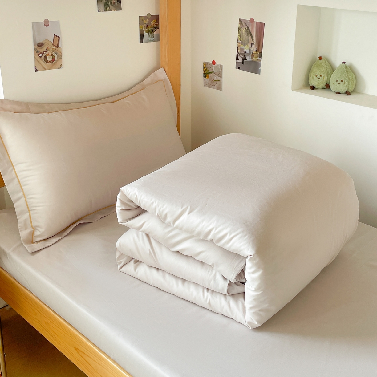 91家纺网 家纺一手货源 找家纺 恩泽家纺 2025新款全棉双拼学生宿舍三件套 米灰色