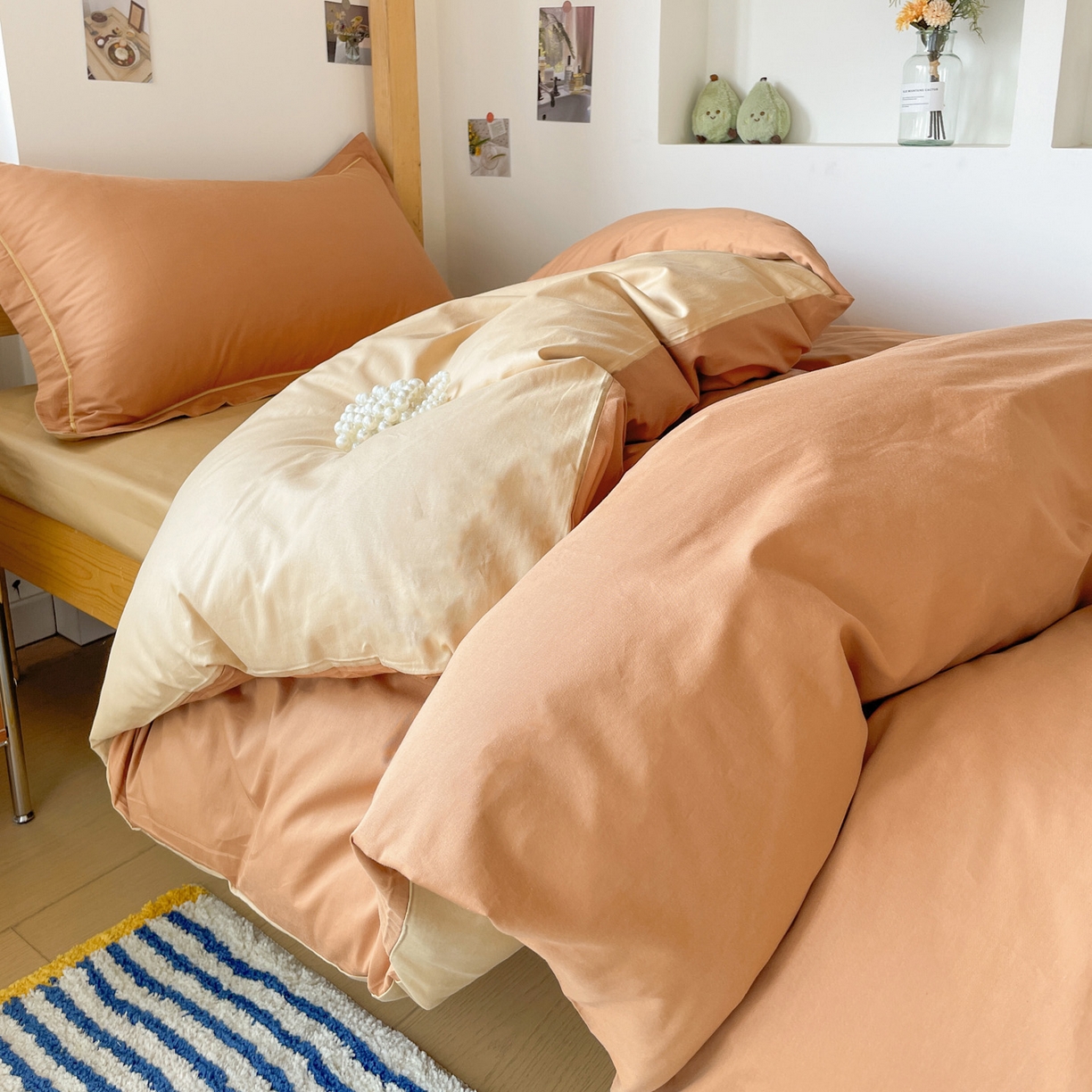 91家纺网 家纺一手货源 找家纺 恩泽家纺 2025新款全棉双拼学生宿舍三件套 红驼+卡其