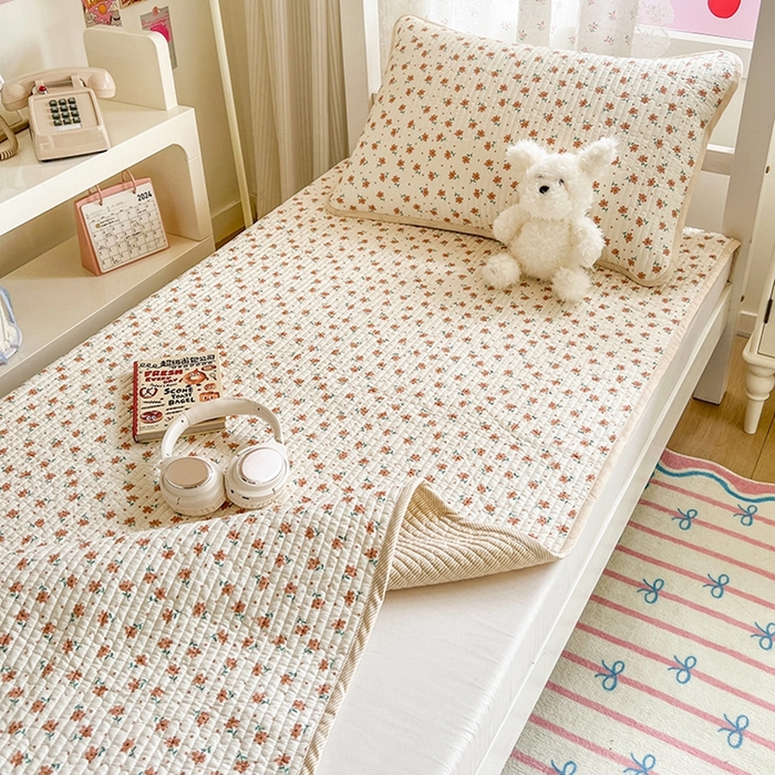 91家纺网 家纺一手货源 找家纺 茉夕家纺 2025新款双面纯棉学生宿舍床盖系列 小花飘飘