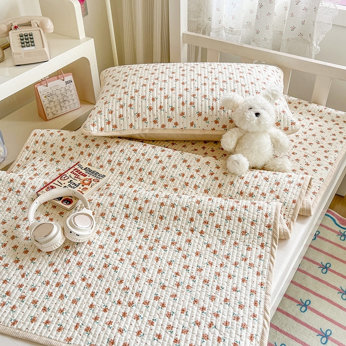 91家纺网 家纺一手货源 找家纺 茉夕家纺 2025新款双面纯棉学生宿舍床盖系列 小花飘飘