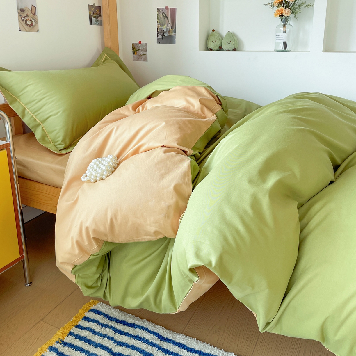 91家纺网 家纺一手货源 找家纺 恩泽家纺 2025新款全棉双拼学生宿舍三件套 果绿+卡其