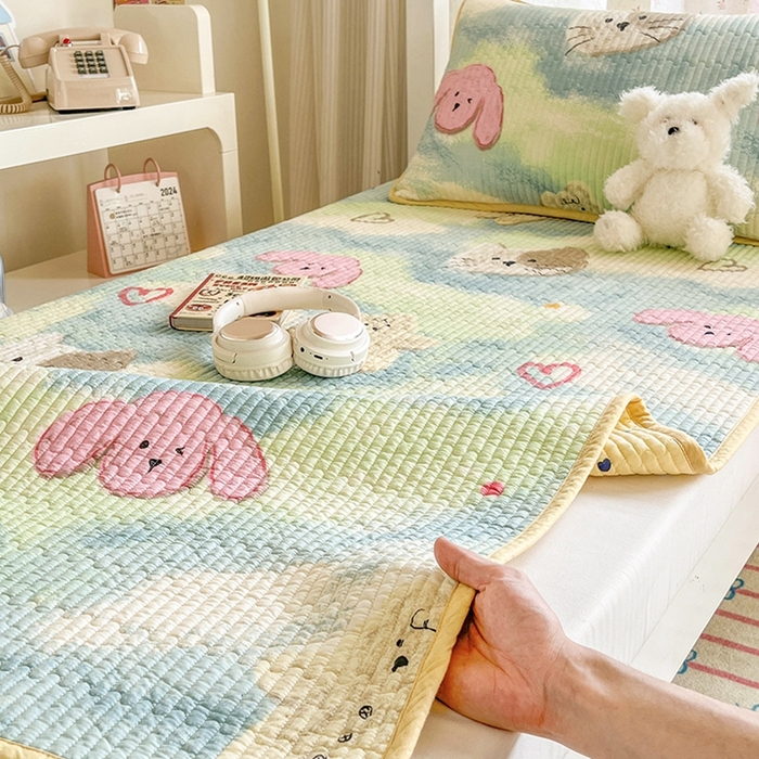 91家纺网 家纺一手货源 找家纺 茉夕家纺 2025新款双面纯棉学生宿舍床盖系列 小猫阿狗