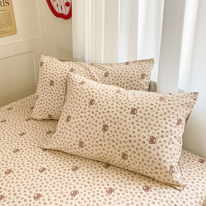 91家纺网 家纺一手货源 找家纺 首尔家纺 2025新款学生季全棉跑量款四件套系列卡通小清新AB版学生三件套 豹纹小熊