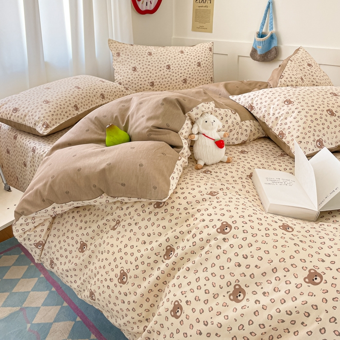 91家纺网 家纺一手货源 找家纺 首尔家纺 2025新款学生季全棉跑量款四件套系列卡通小清新AB版学生三件套 豹纹小熊