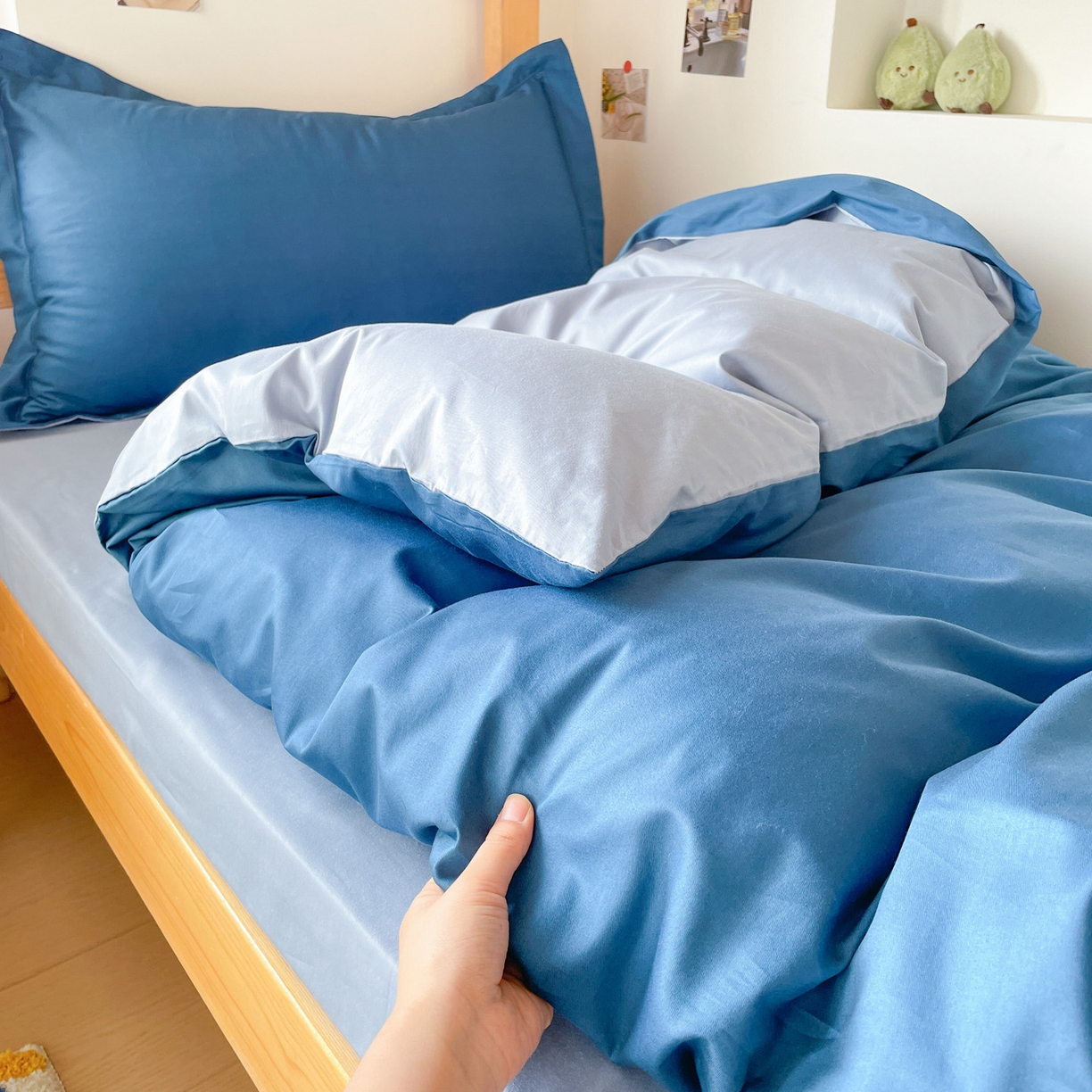 91家纺网 家纺一手货源 找家纺 恩泽家纺 2025新款全棉双拼学生宿舍三件套 宝蓝+月白兰