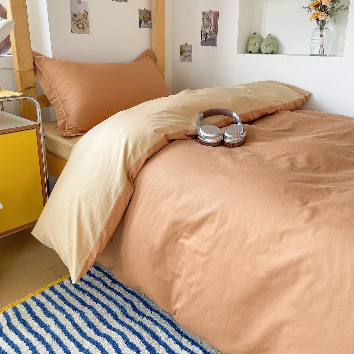 91家纺网 家纺一手货源 找家纺 恩泽家纺 2025新款全棉双拼学生宿舍三件套 红驼+卡其