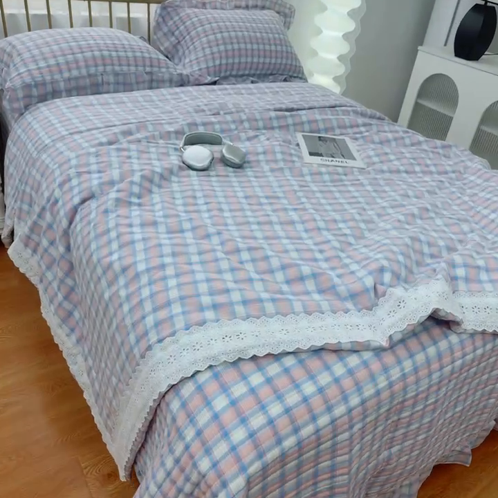 91家纺网 家纺一手货源 找家纺 暖居 2025新款全棉水洗棉床盖三件套可配同款被套同款多功能夏被四季通用 紫小格