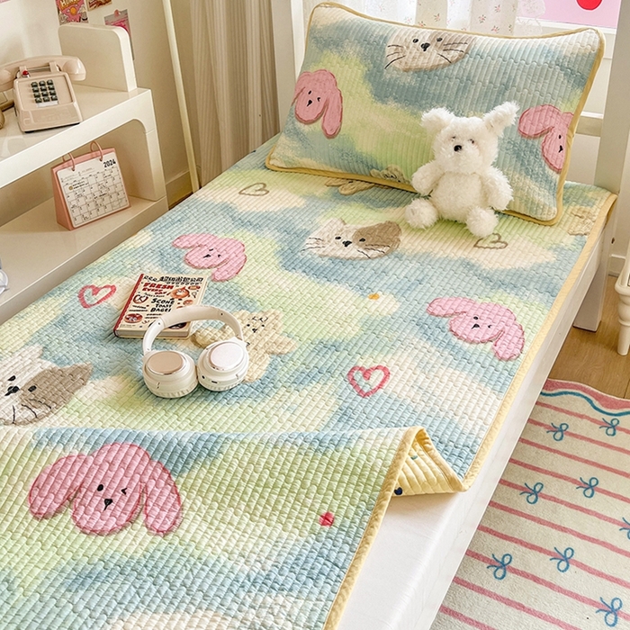 91家纺网 家纺一手货源 找家纺 茉夕家纺 2025新款双面纯棉学生宿舍床盖系列 小猫阿狗