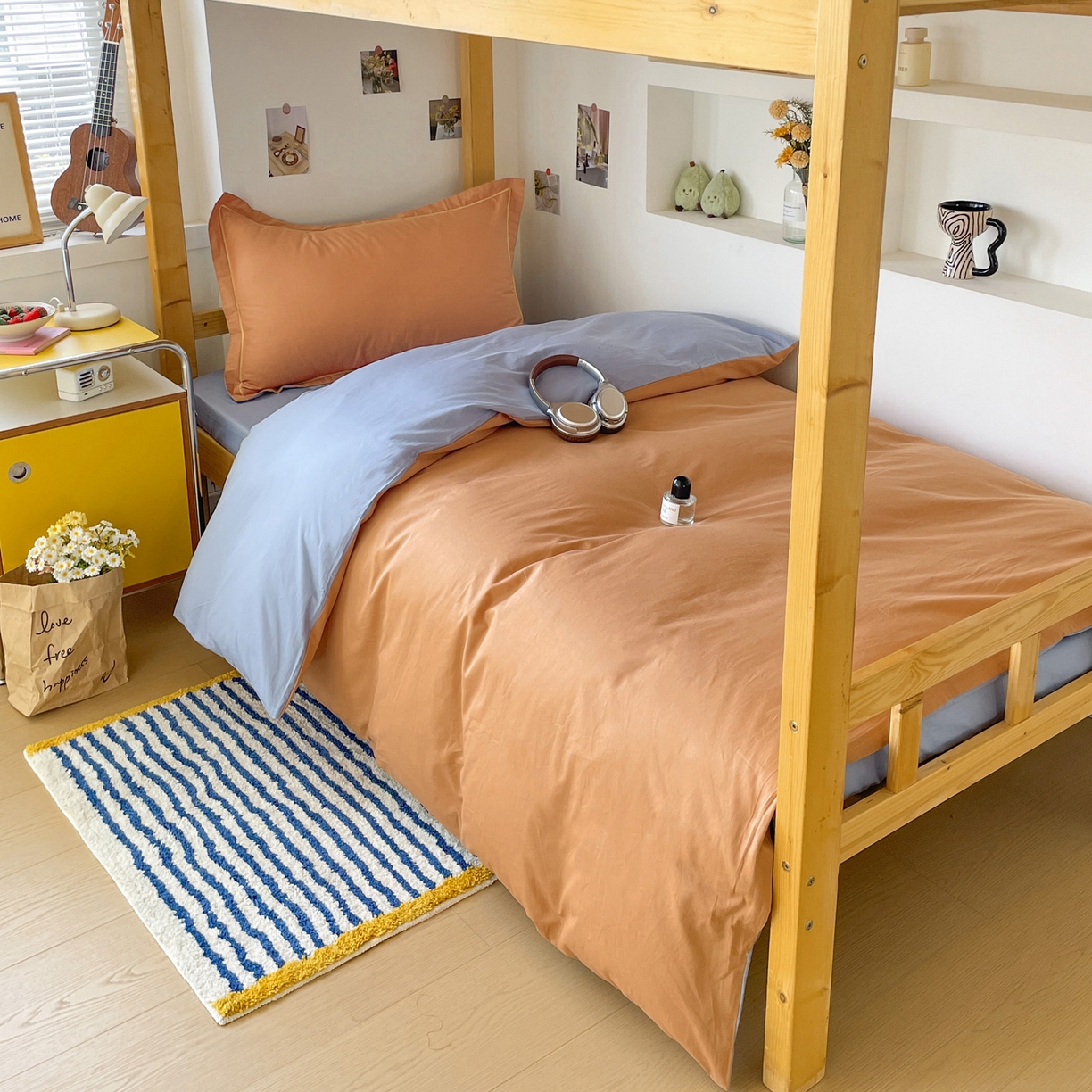 91家纺网 家纺一手货源 找家纺 恩泽家纺 2025新款全棉双拼学生宿舍三件套 红驼+月白兰