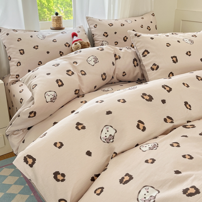 91家纺网 家纺一手货源 找家纺 首尔家纺 2025新款学生季全棉跑量款四件套系列卡通小清新AB版学生三件套 豹点猫咪