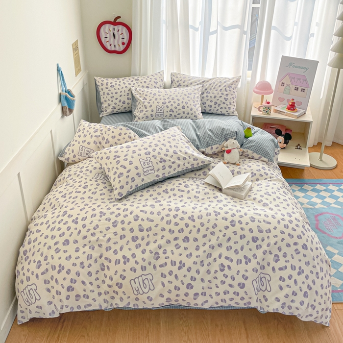 91家纺网 家纺一手货源 找家纺 首尔家纺 2025新款学生季全棉跑量款四件套系列卡通小清新AB版学生三件套 蓝点豹纹