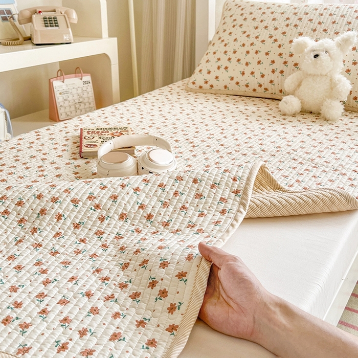 91家纺网 家纺一手货源 找家纺 茉夕家纺 2025新款双面纯棉学生宿舍床盖系列 小花飘飘