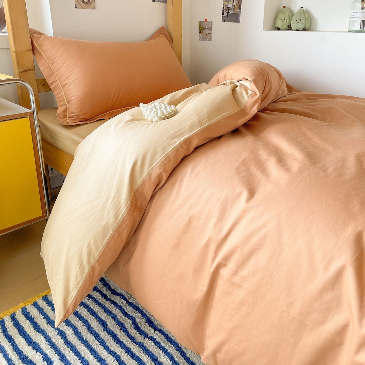 91家纺网 家纺一手货源 找家纺 恩泽家纺 2025新款全棉双拼学生宿舍三件套 红驼+卡其