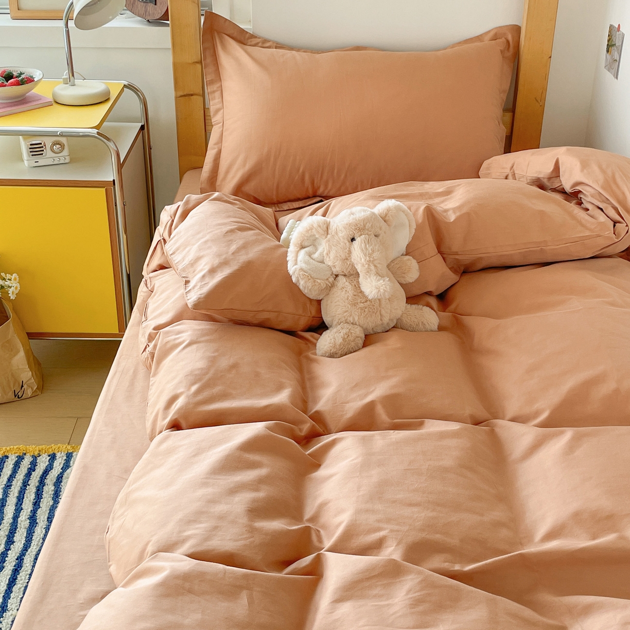 91家纺网 家纺一手货源 找家纺 恩泽家纺 2025新款全棉双拼学生宿舍三件套 红驼色