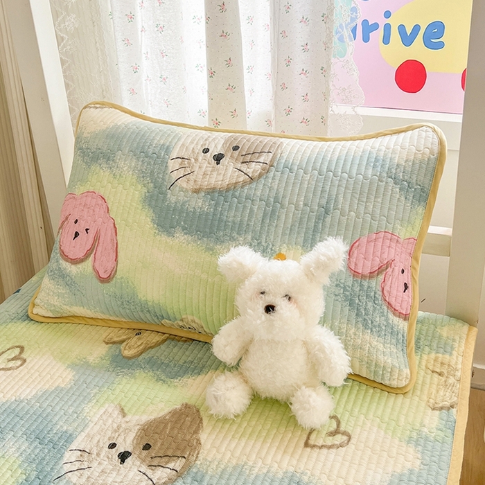 91家纺网 家纺一手货源 找家纺 茉夕家纺 2025新款双面纯棉学生宿舍床盖系列 小猫阿狗